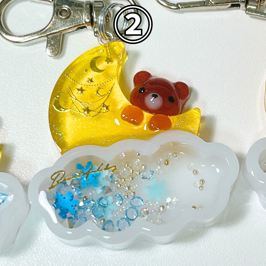 お空に浮かぶくまムーンキーホルダー3