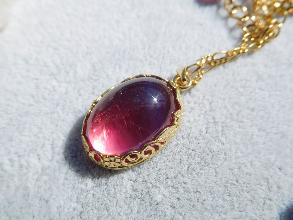 ローズレッドのドラゴンズブレス ペンダント