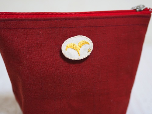 おメリさんのぴょこ毛ブローチ