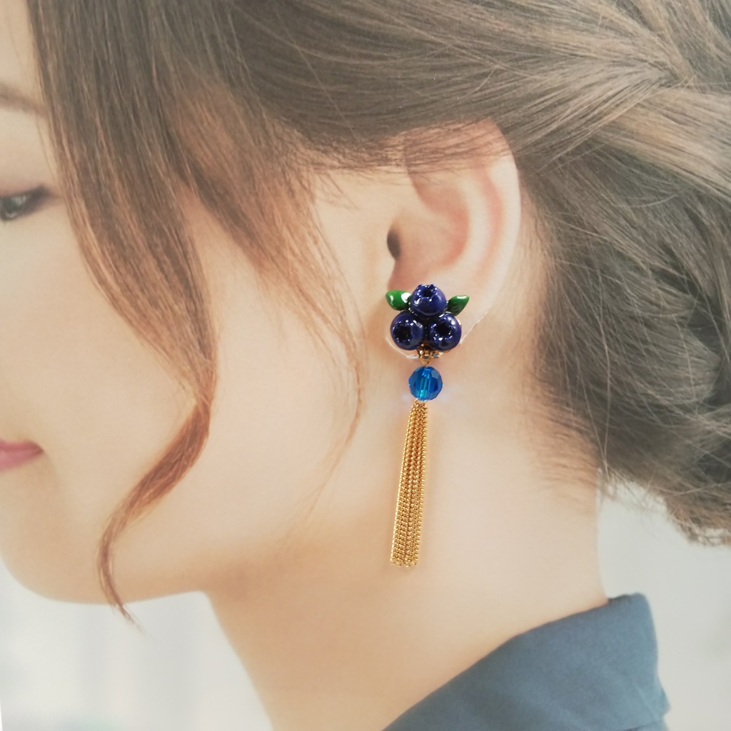 ブルーベリーのイヤリング