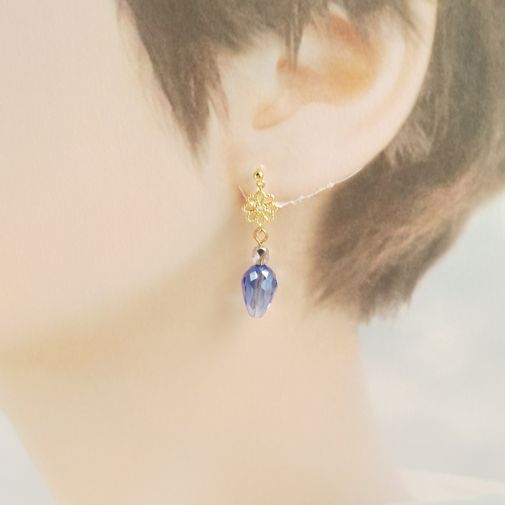 花と香水瓶のイヤリング