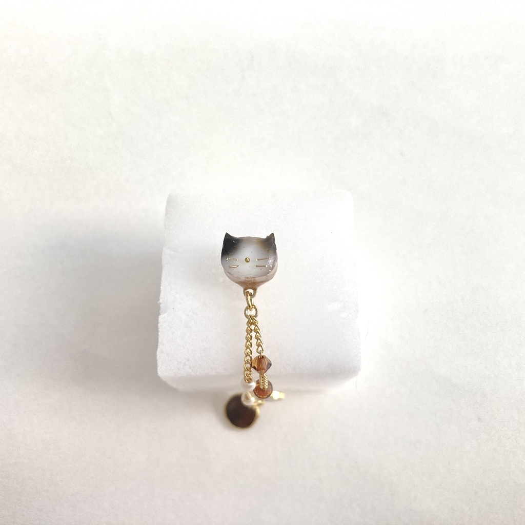 三毛猫のピアス