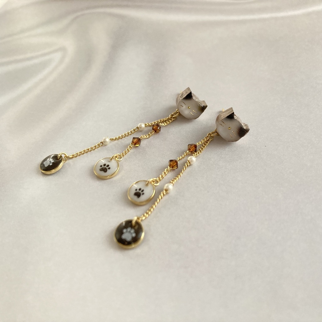 三毛猫のピアス