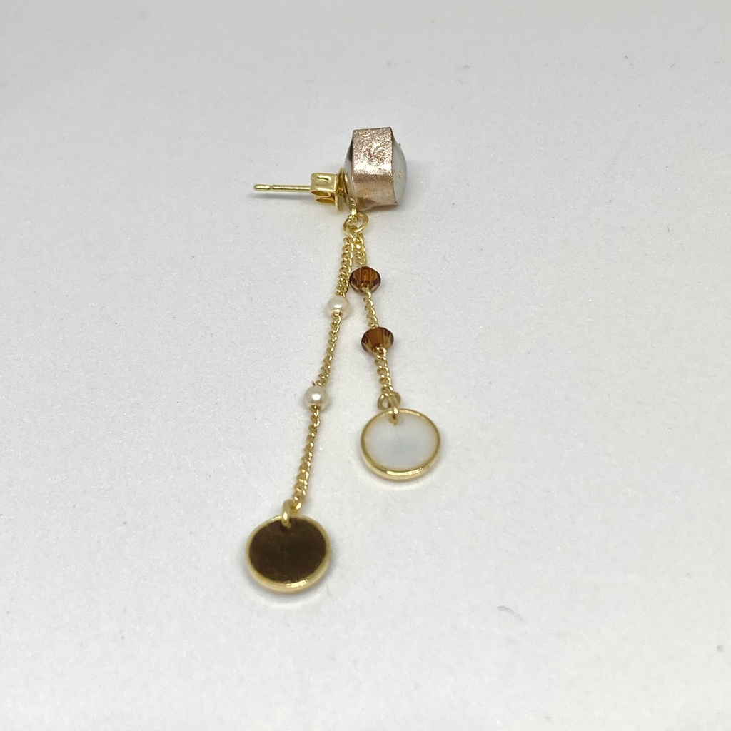 三毛猫のピアス