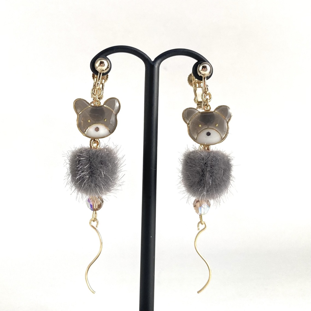 くまとファーのイヤリング