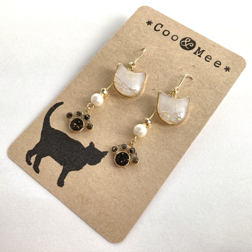 ネコの優雅なピアス