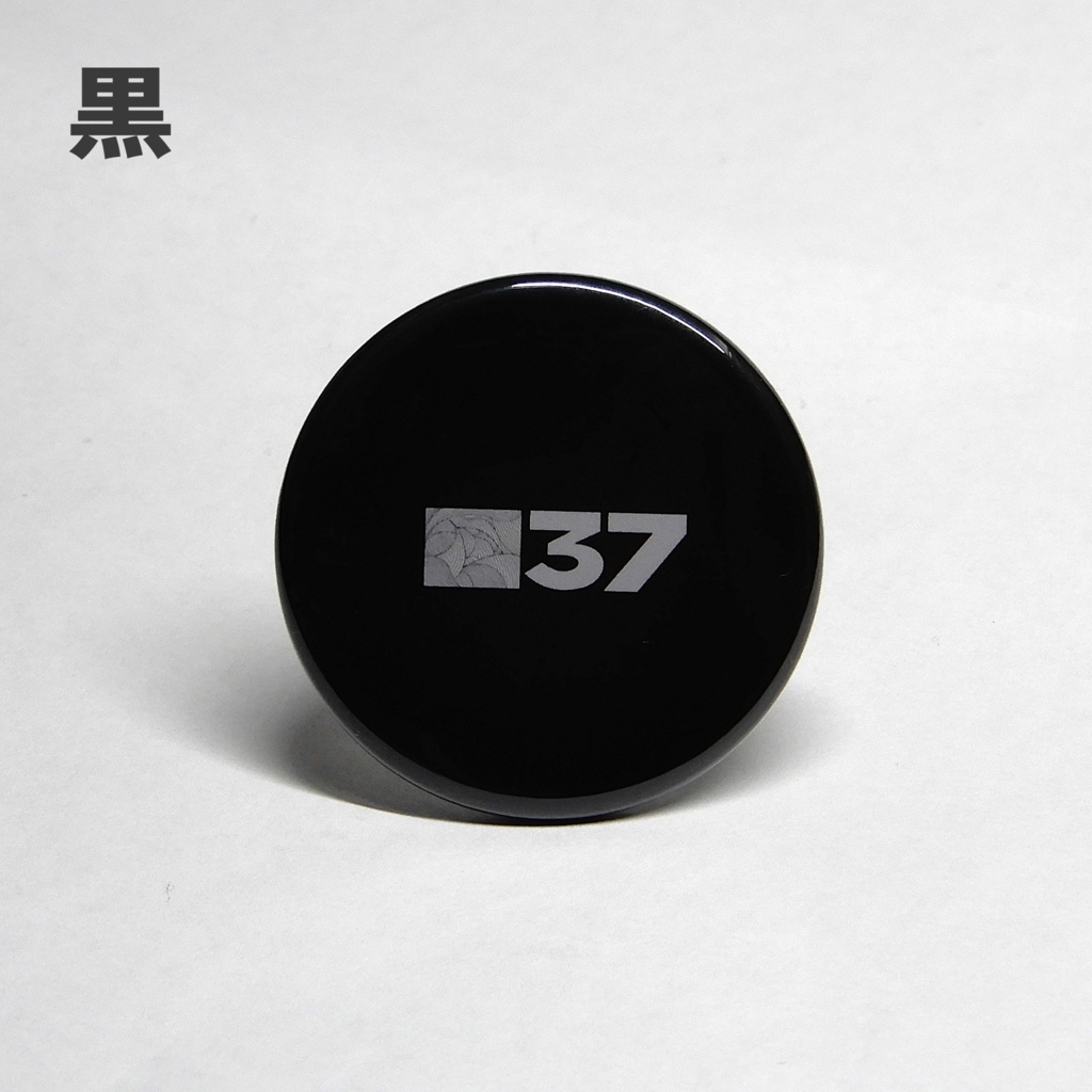 ■37ロゴ缶バッジ