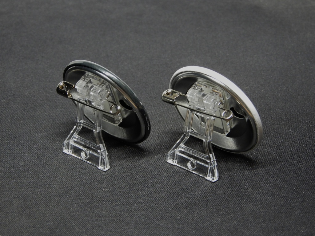 ■37ロゴ缶バッジ