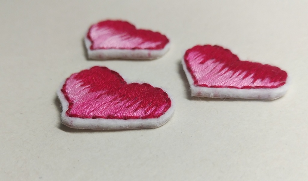 ピンクのハート【刺繍シール】