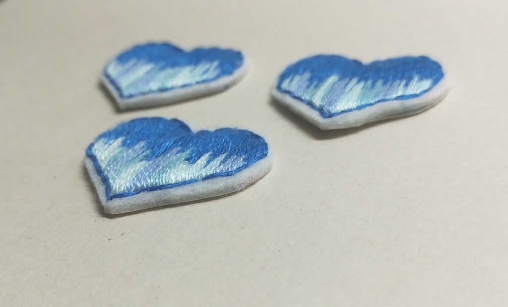 ブルーのハート【刺繍シール】