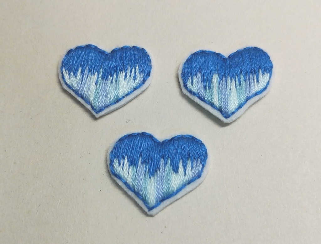 ブルーのハート【刺繍シール】