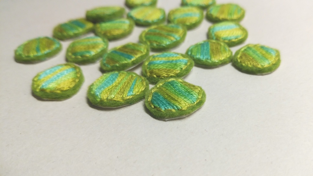 グリーンのドットシール【刺繍シール】