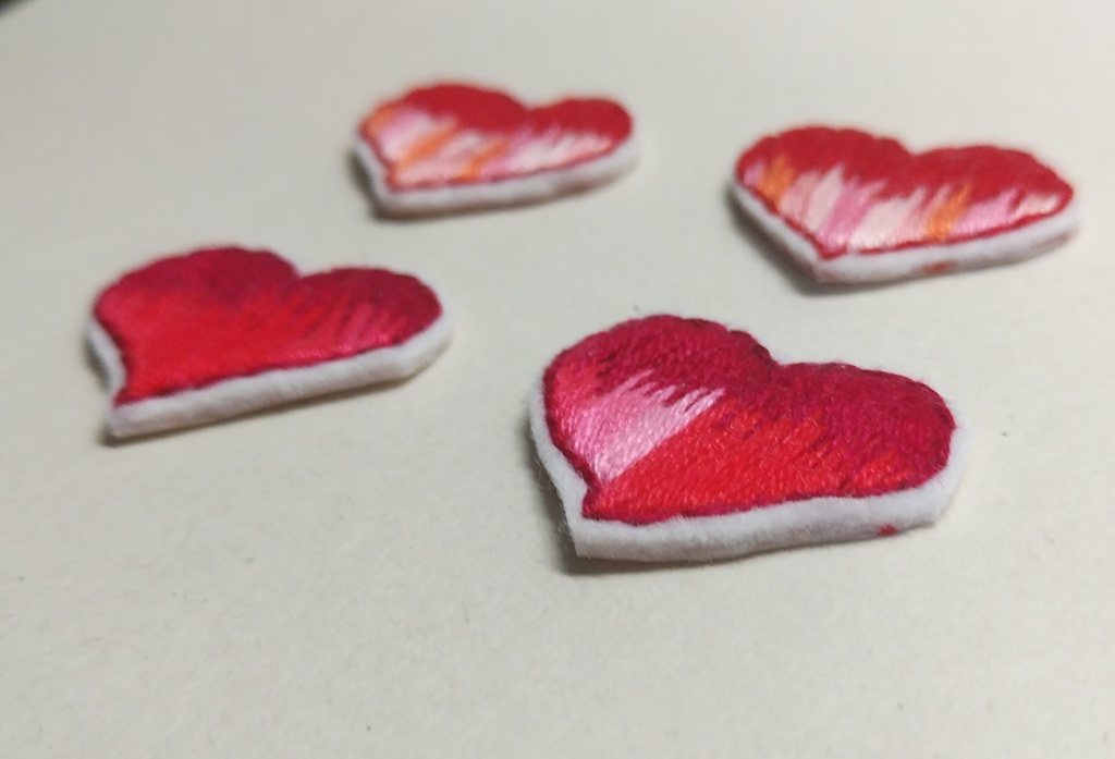 赤とピンクのハート【刺繍シール】