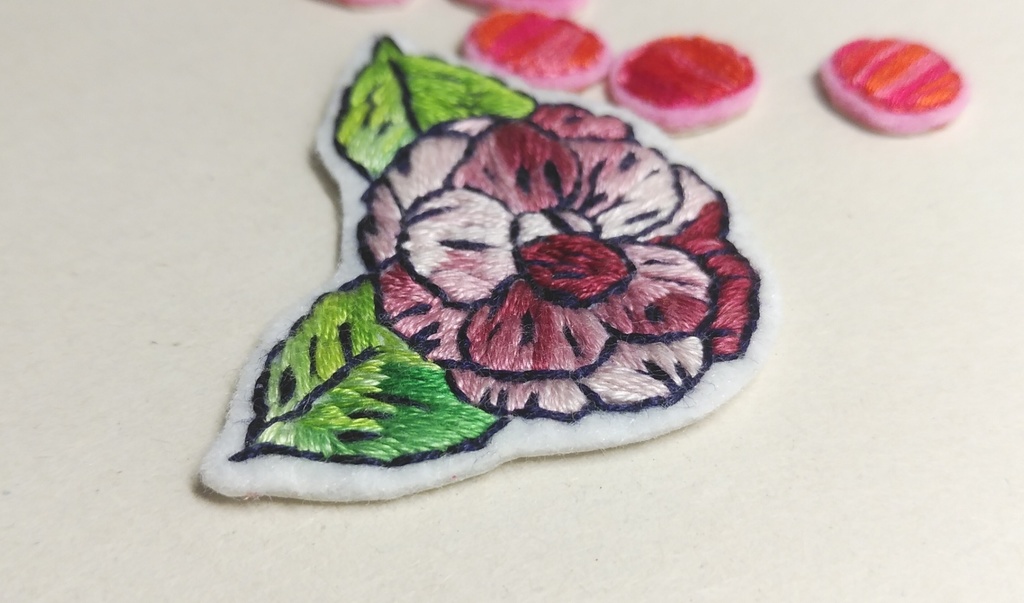 牡丹の花とレッドのドットシールのセット【刺繍シール】