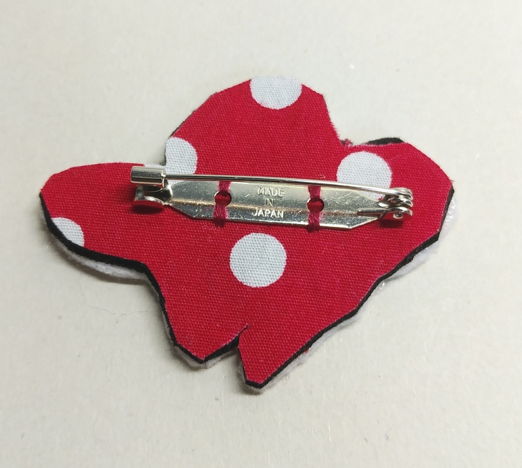 アルビノ金魚タンチョウの刺繍ブローチ