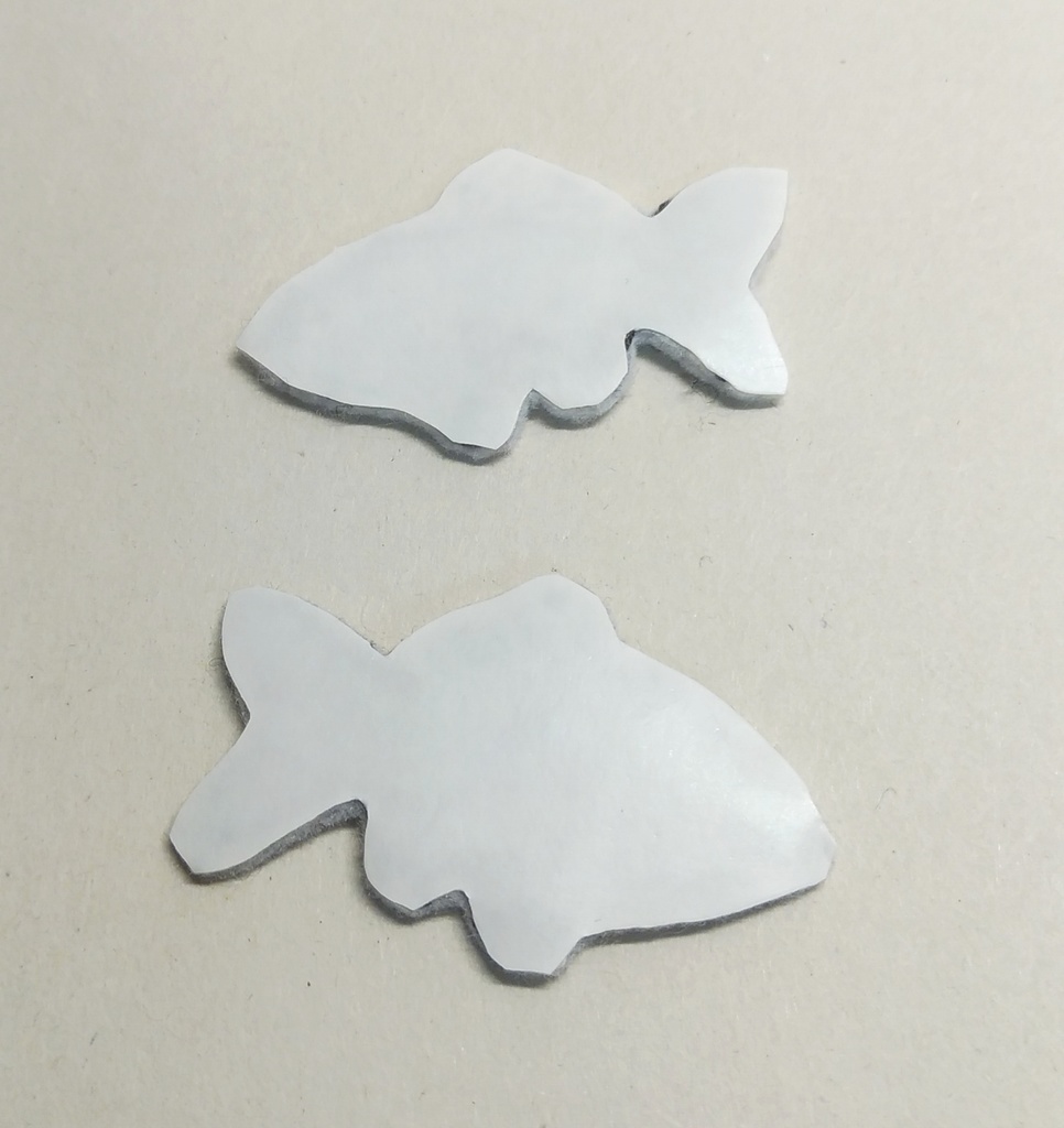 水色の魚【刺繍シール】