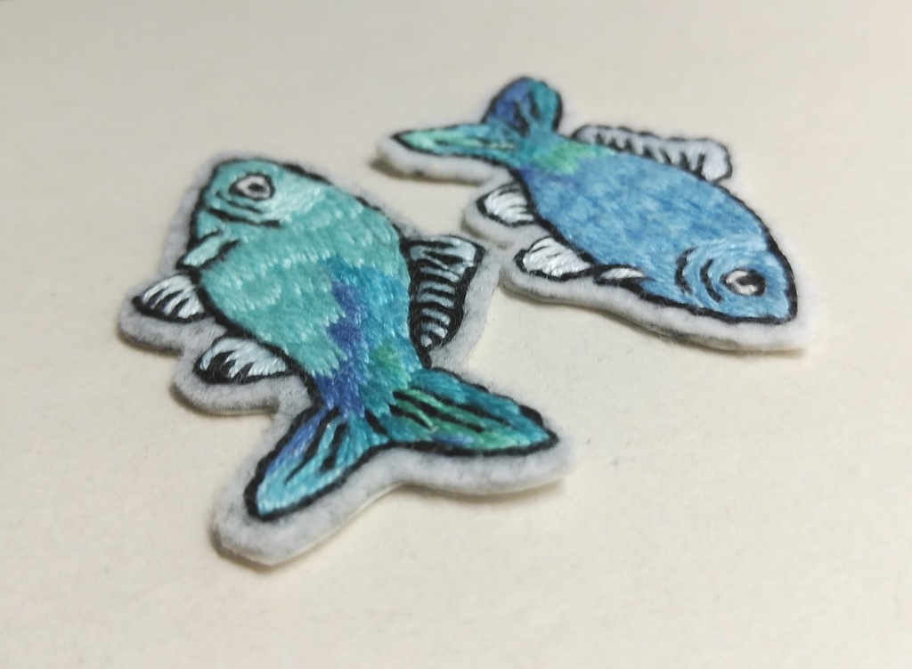 水色の魚【刺繍シール】