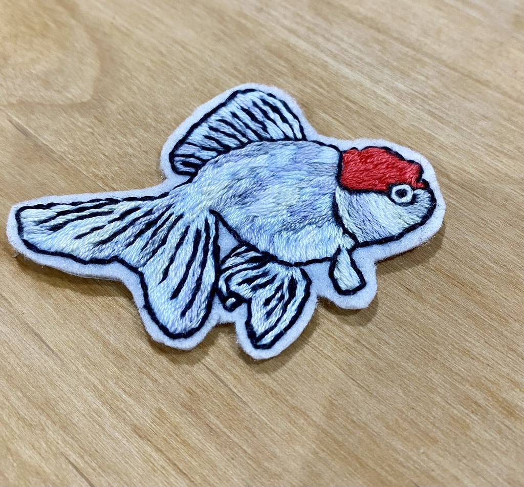 くすみ色の金魚【刺繍シール】