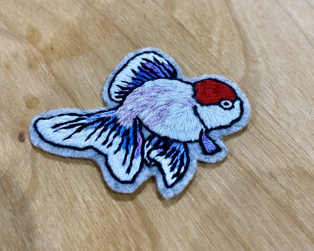 藤色の金魚【刺繍シール】