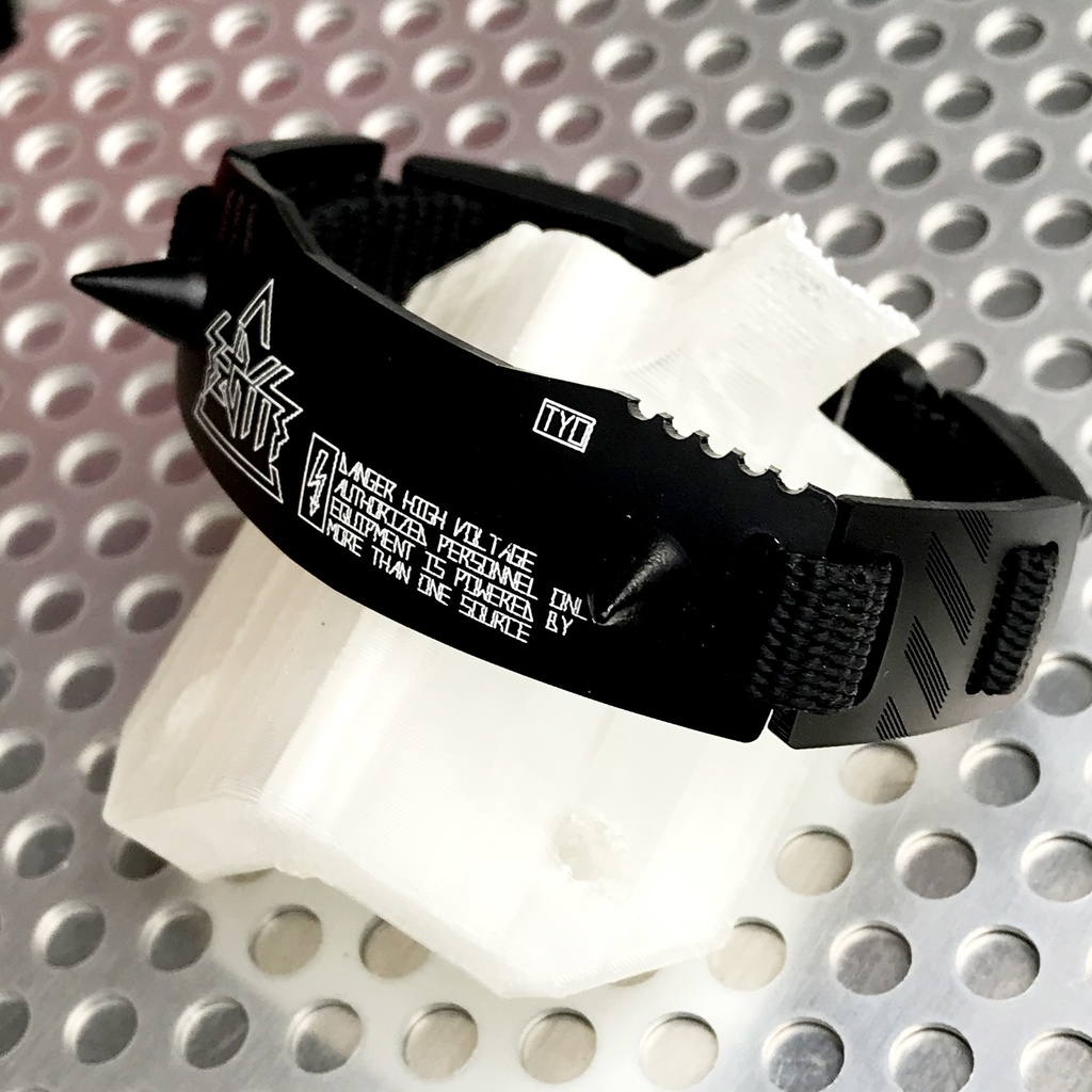 強襲型装甲リストバンドユニット_STR01