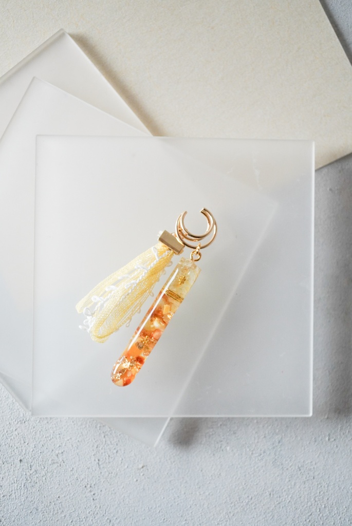 林原美術館所蔵「金梨子地葵紋散鞘合口短刀拵」モチーフのイヤーカフ