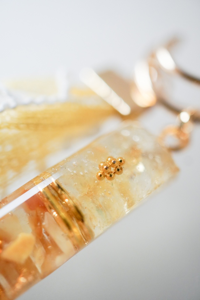 林原美術館所蔵「金梨子地葵紋散鞘合口短刀拵」モチーフのイヤーカフ