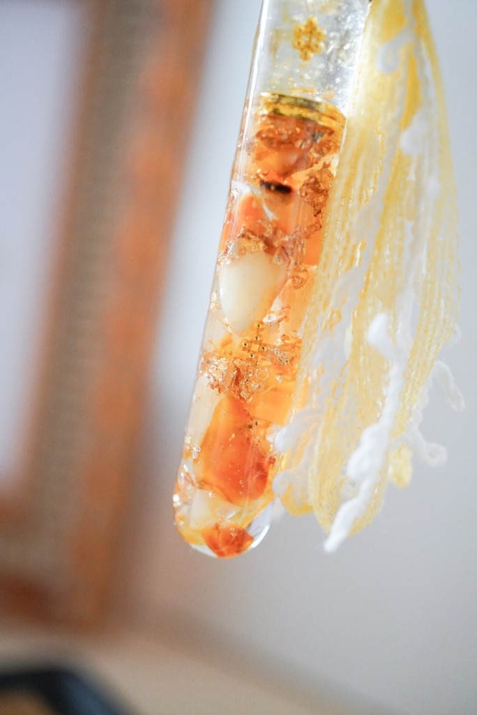 林原美術館所蔵「金梨子地葵紋散鞘合口短刀拵」モチーフのイヤーカフ