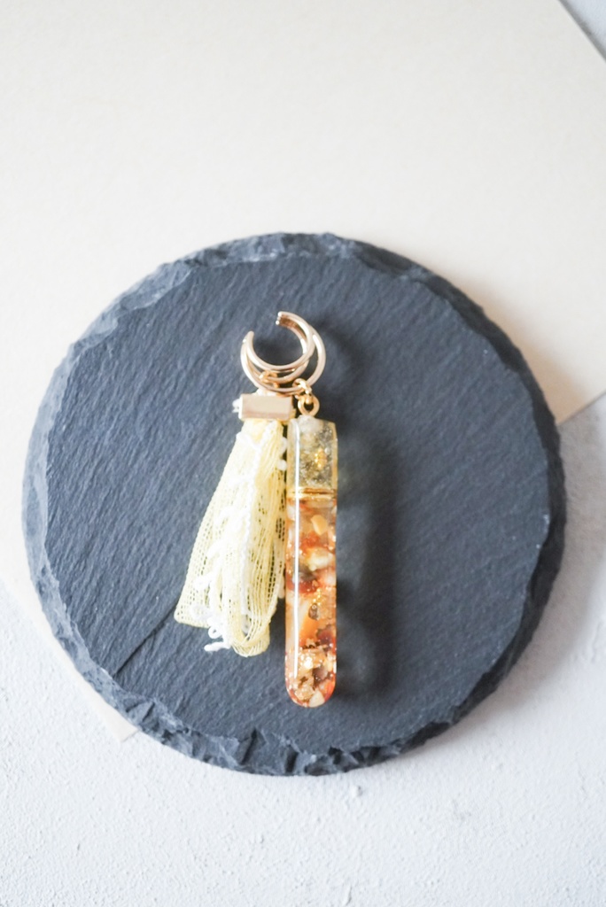 林原美術館所蔵「金梨子地葵紋散鞘合口短刀拵」モチーフのイヤーカフ