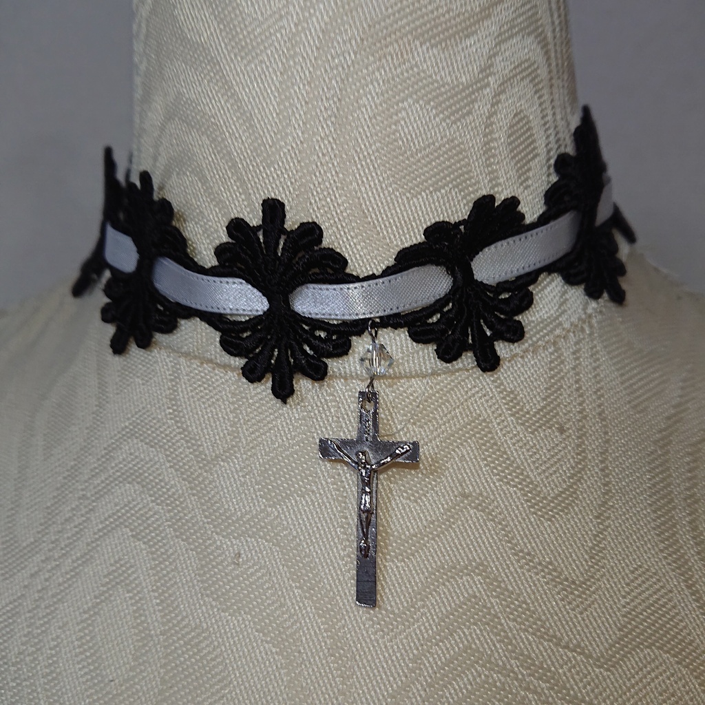 ブルームクロスレースチョーカー