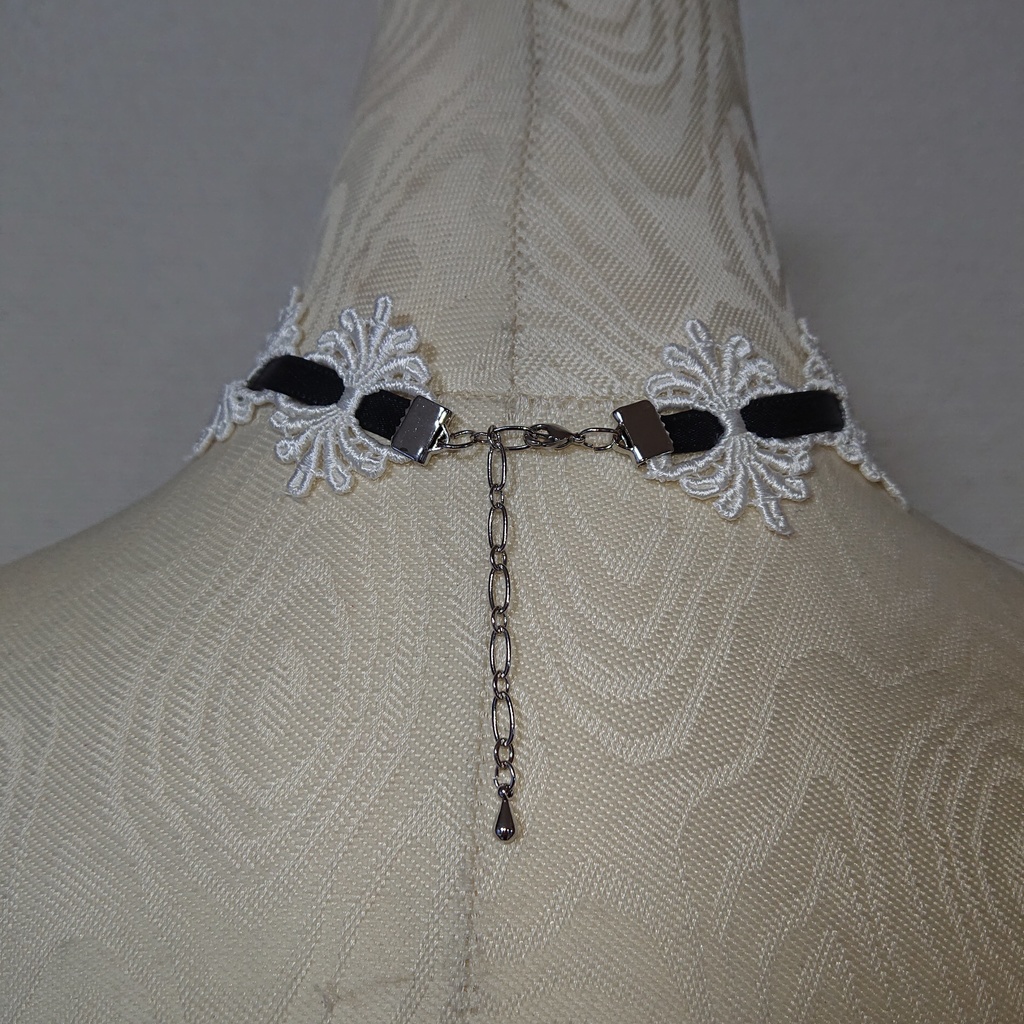 ブルームクロスレースチョーカー