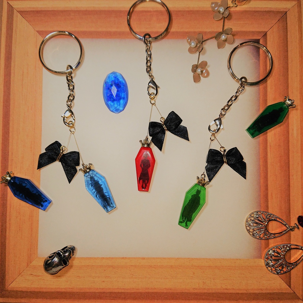 【展示・在庫販売】キャラシルエット入りアクセサリー:まほやく・ツイステ