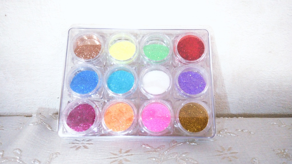 推し色に染まるピアス