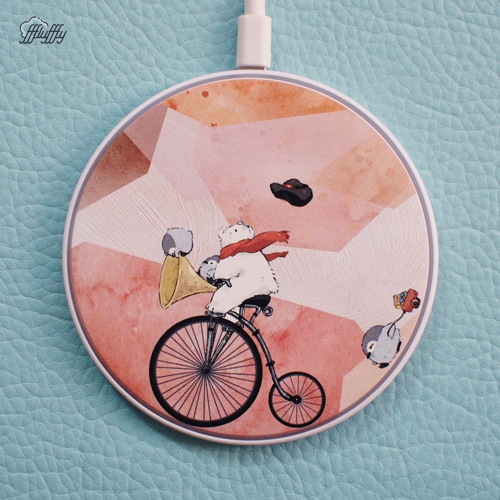 Qiワイヤレス充電器- ホッキョクグマとペンギンの自転車旅行