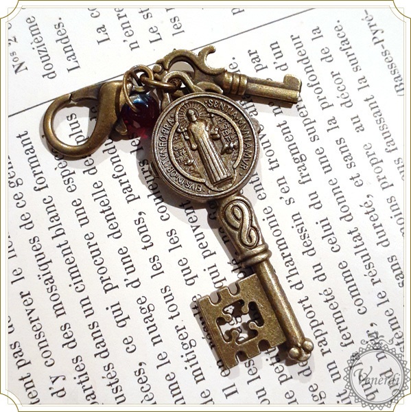 1点のみ再入荷 アンティーク調 鍵キーホルダー チャーム ロザリオ風 Venerdi Store アンティークな鍵アクセと雑貨 Booth