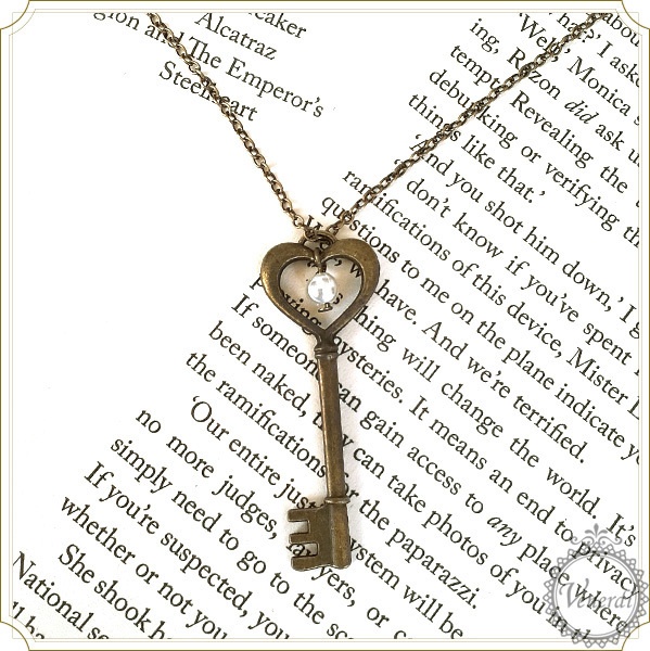 1点のみ　アンティーク調 鍵ペンダント ハート & パール ネックレス