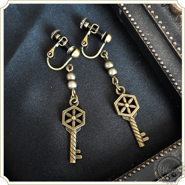 アンティーク調鍵イヤリング ヘキサゴン