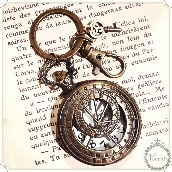 【再入荷】懐中時計 キーホルダー 羅針盤 鍵付き アンティーク調 レトロ