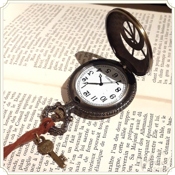 懐中時計 ネックレス 羅針盤 アンティーク調 レトロ 鍵付き ワックスコード