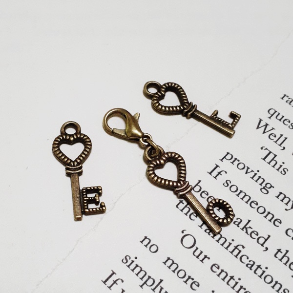 アンティーク 鍵 マスクチャーム イニシャル アルファベット ハート レトロ