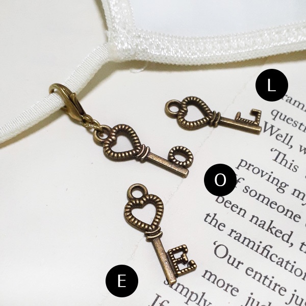 アンティーク 鍵 マスクチャーム イニシャル アルファベット ハート レトロ