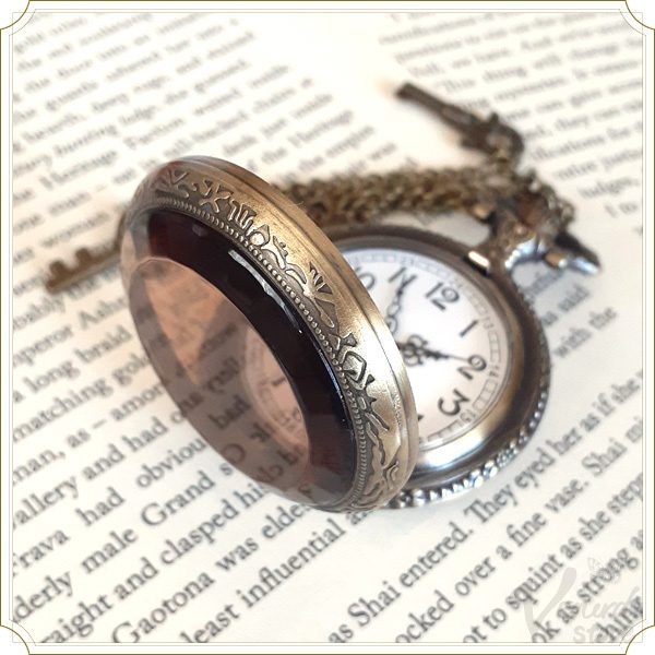 懐中時計 バッグチャーム アンティーク調 ブラウンガラス レトロ 鍵付き