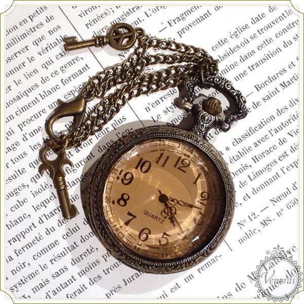 懐中時計 バッグチャーム アンティーク調 ブラウンガラス　レトロ 鍵付き