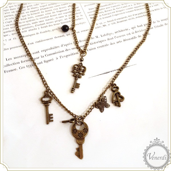 アンティーク調鍵ペンダント じゃら付けネックレス スチームパンク