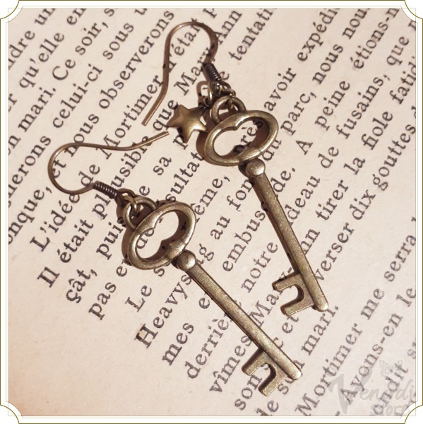 アンティーク調鍵ピアス ロング 星