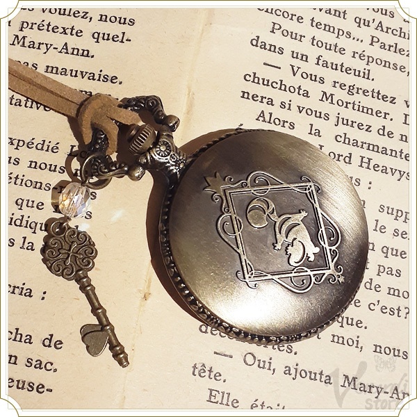 懐中時計 スエード紐ネックレス アンティーク調 アリスとチェシャ猫 レトロ 鍵
