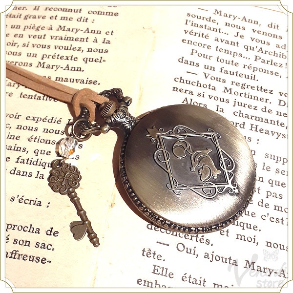 懐中時計 スエード紐ネックレス アンティーク調 アリスとチェシャ猫 レトロ 鍵