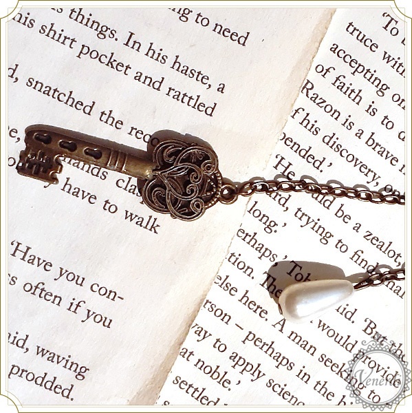 アンティーク調 ミニボトル 鍵 ロングネックレス ゴシック アリス風