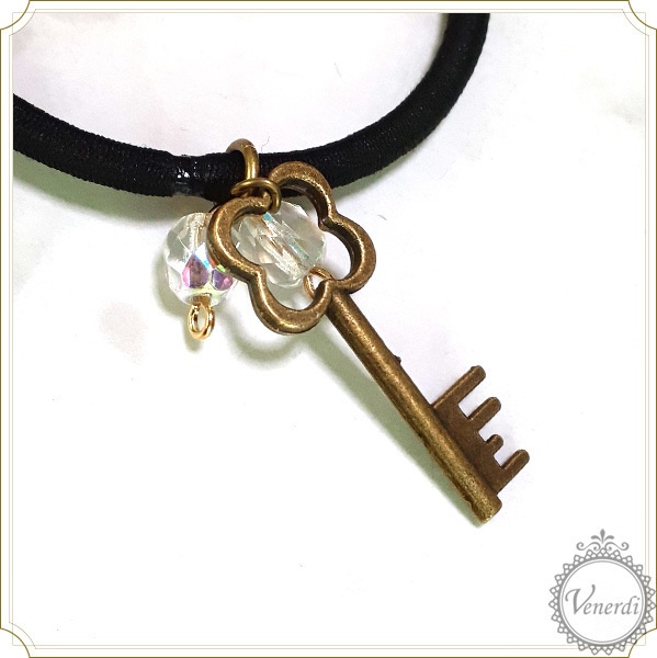 アンティーク調鍵ヘアゴム クローバー/キラキラ