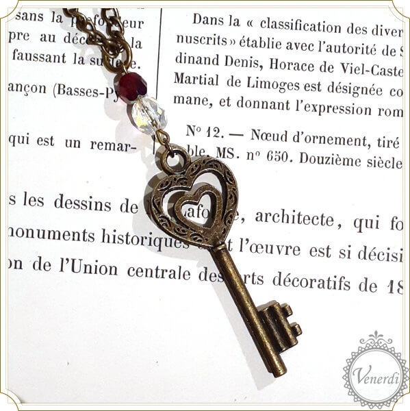 アンティーク調鍵ペンダント ゴシックハート