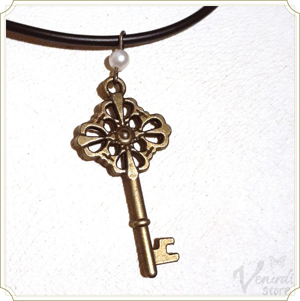 アンティーク調鍵ペンダント クラシカルフラワー パール